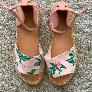 Old navy buckle sandal!! Only worn ONCE